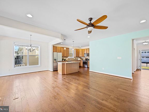 4th image of 23755 Pembroke Ln