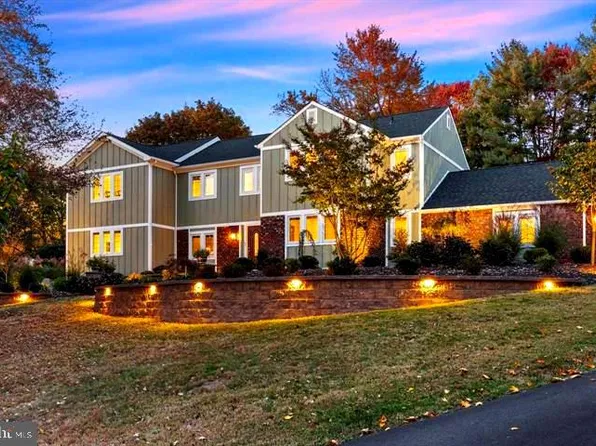 6 Caton Cir, Newtown, PA 18940