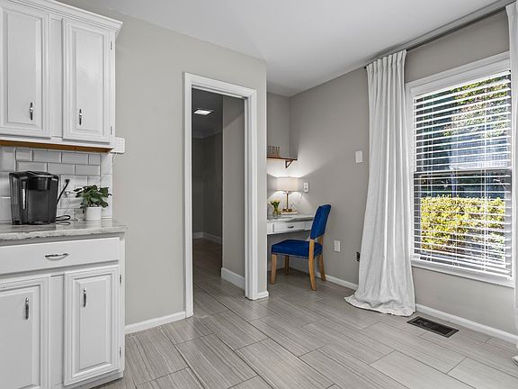 2nd image of 28 Huntington Place Dr #1