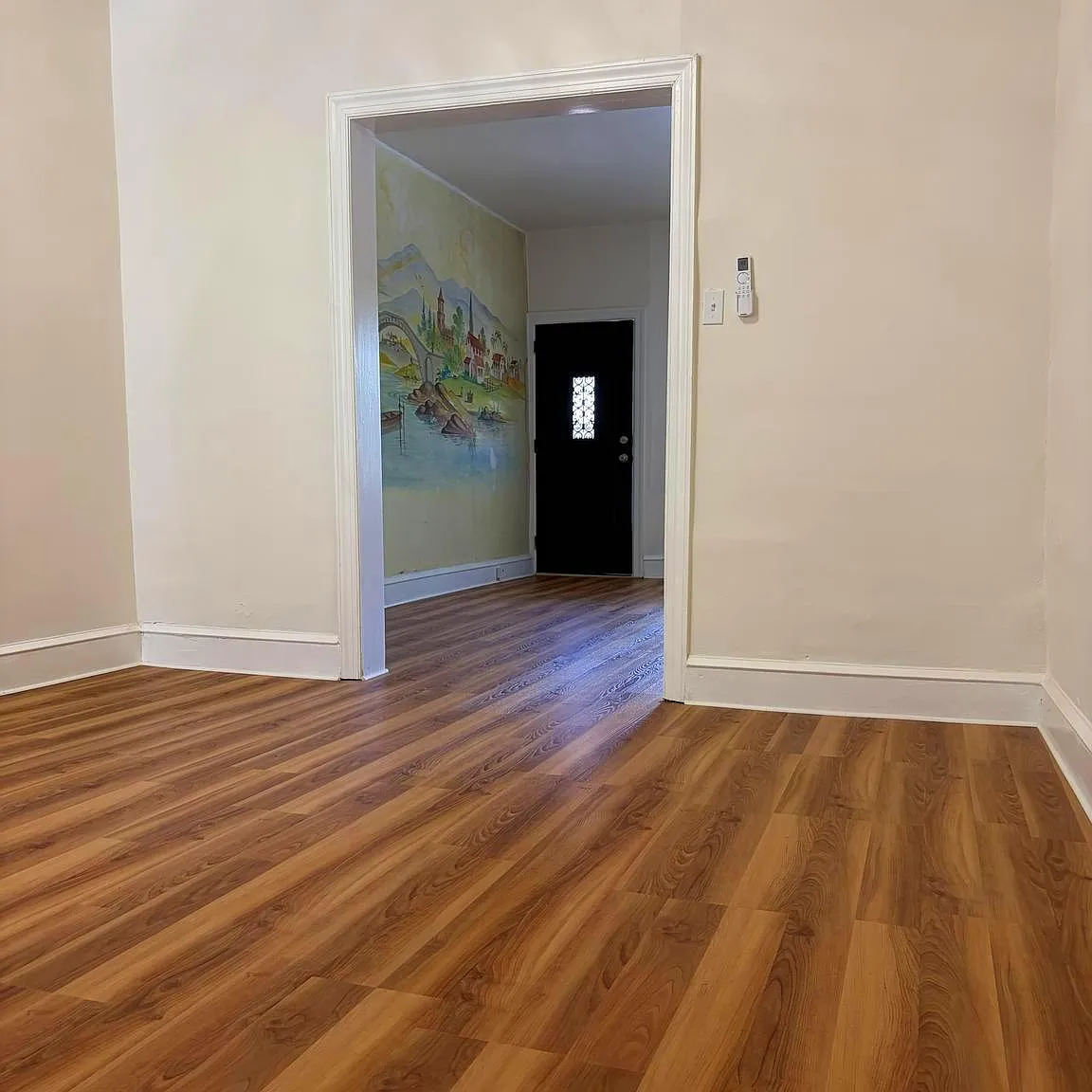 3 bed, 2.0 bath, 1214 sqft, $2,400 — Photo 4