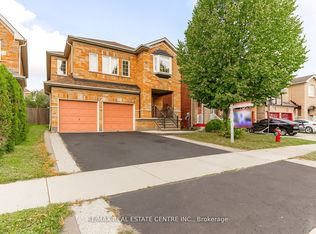 107 Crown Victoria Dr, Brampton, ON L7A 3X9