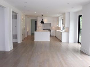 109 Summit Dr, Manhasset, NY 11030