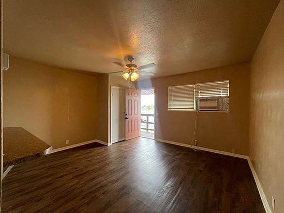 4th image of 119 W Davis Ave #6