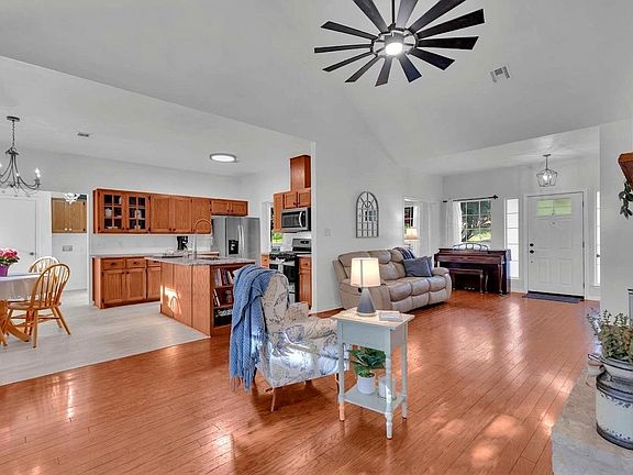 3rd image of 206 S Cowal Dr