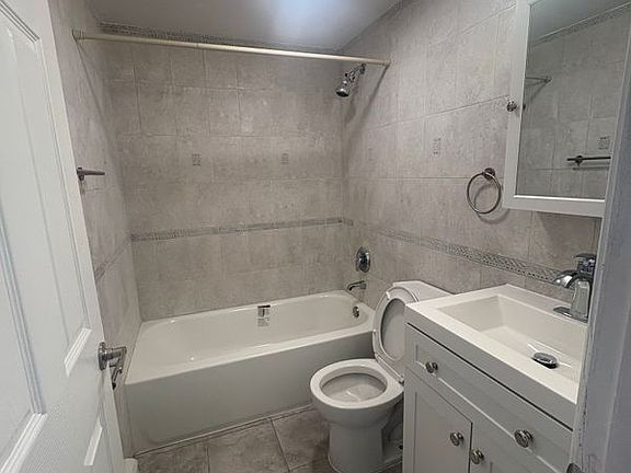 3rd image of 2060 Washington Ave #2