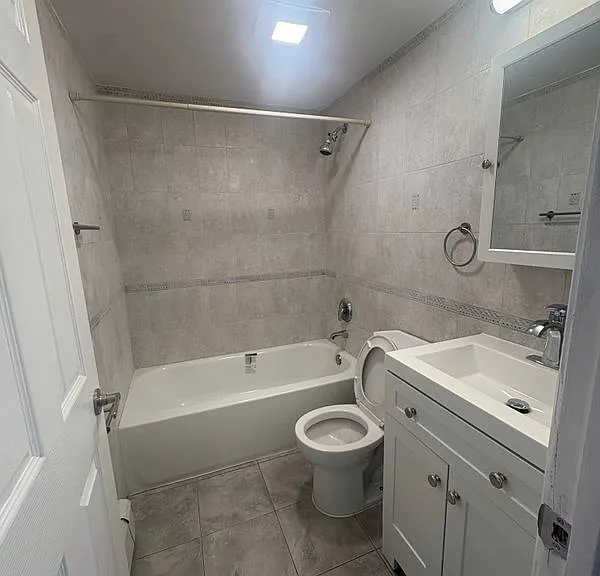 2060 Washington Ave #2 — Photo 3