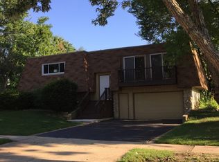 1128 Crestview Dr, Elgin, IL 60123