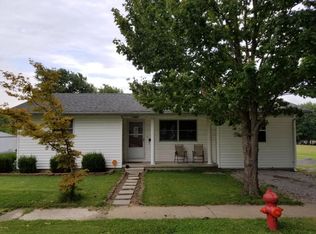 1112 S 12th St, Herrin, IL 62948