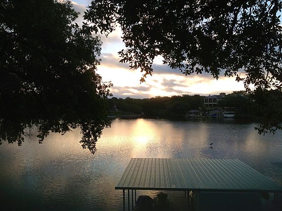2nd image of 806 Sunrise Ln