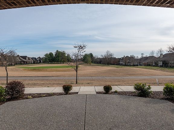3rd image of 266 Bellingdon Dr