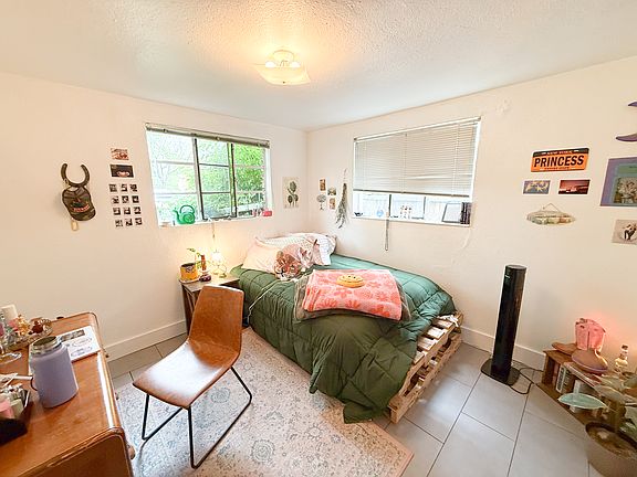 4th image of 119 E Plum St #119