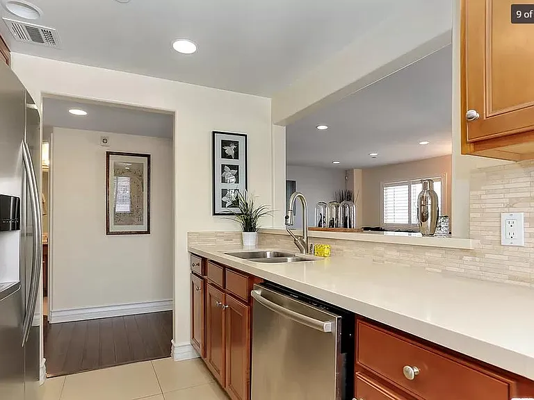 936 N Hudson Ave #301 — Photo 8