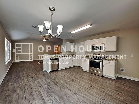 5th image of 2805 Bluffs Ct