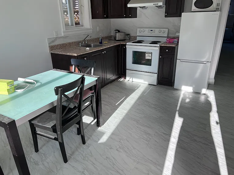 4446 Pender St #MAIN FLOOR — Photo 4