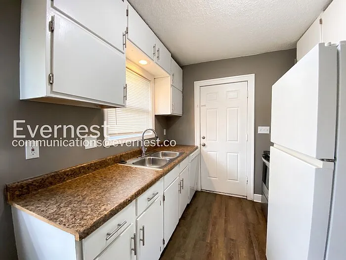 2 bed, 1.0 bath, 621 sqft, $1,045 — Photo 3