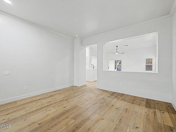 4th image of 3251 E THORNTON Avenue
