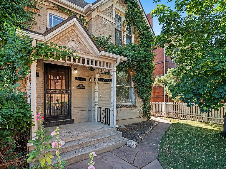 46 S Lincoln St — Photo 1