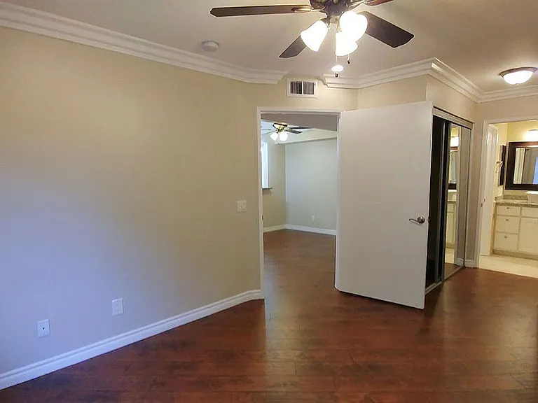 Villa De Adel Apts — Photo 194