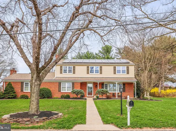 1240 Garrison Dr, York, PA 17404