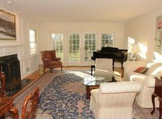 677 Wolfs Ln, Pelham, NY 10803