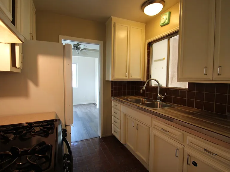 5860-5864 Mildred St — Photo 5