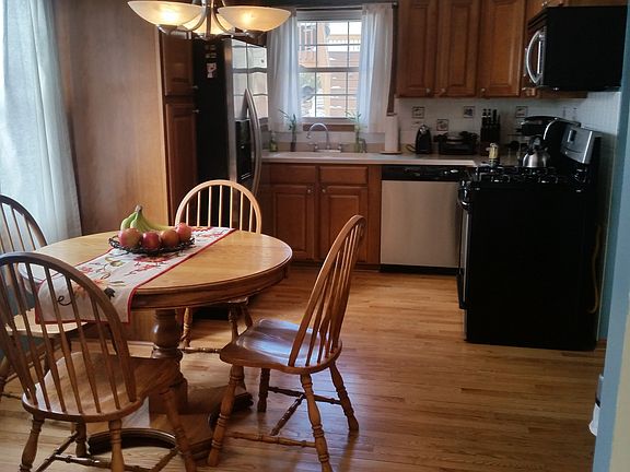 3rd image of 580 Radnor Dr