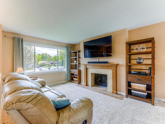 3rd image of 7416 Columbia Ct