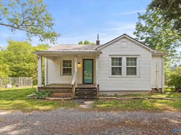135 5th St W, Grant, AL 35747