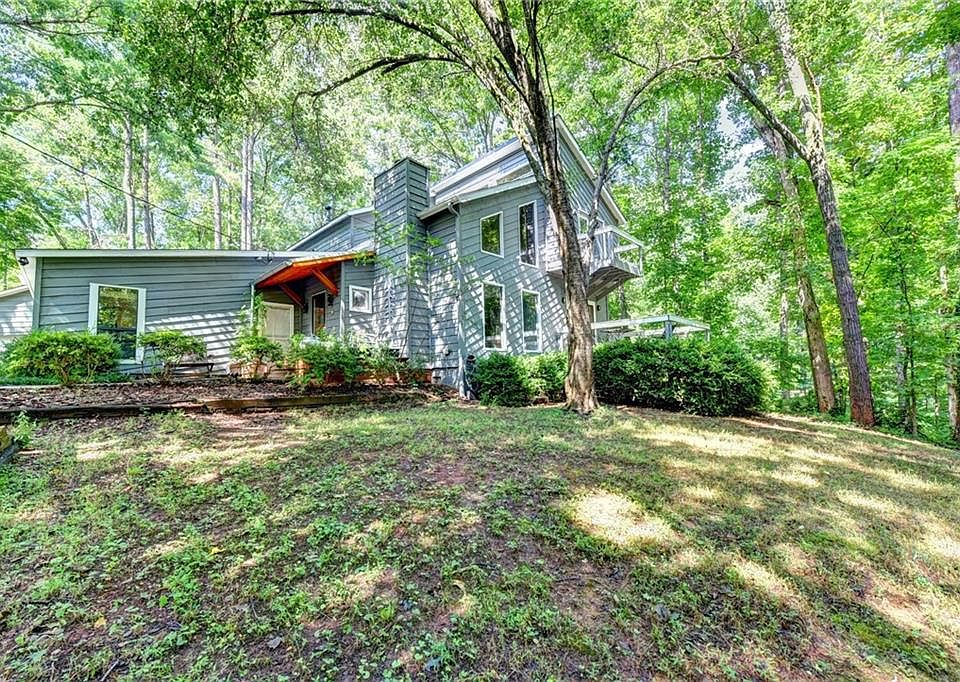 1st image of 547 Lakeshore Dr