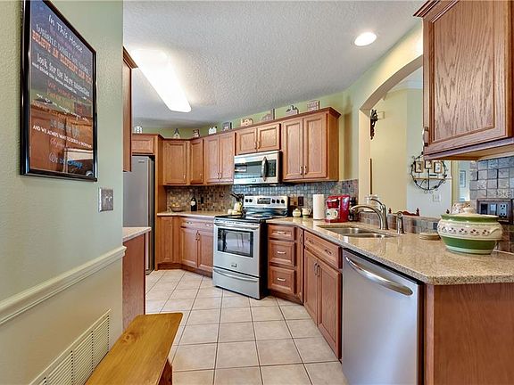 3rd image of 222 High Vista Dr