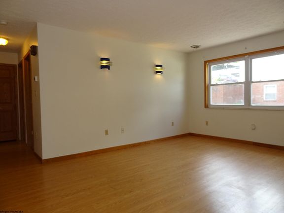 5th image of 1541 Bergamont St