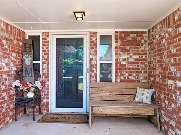 5th image of 1722 Lancaster Cir