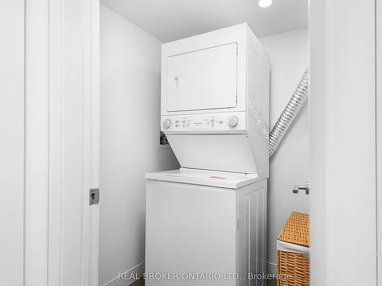 100 Manett Cres #209 — Photo 13