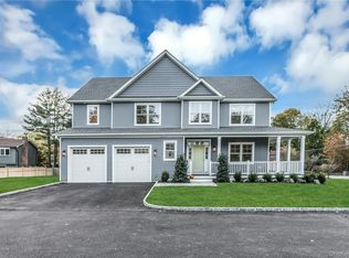 38 N Woodhull Rd, Huntington, NY 11743