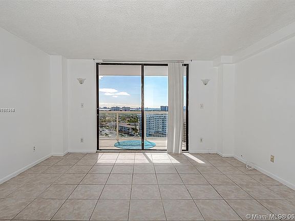 3rd image of 13499 Biscayne Blvd APT 1512
