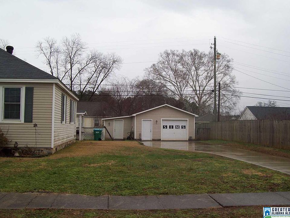 2nd image of 306 E Roberts Ave