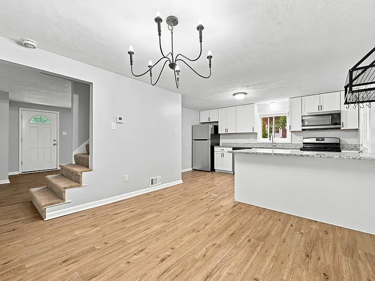 56 Pointview Rd — Photo 9