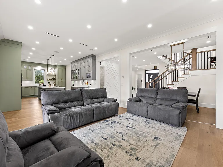953 Jarvis St — Photo 30
