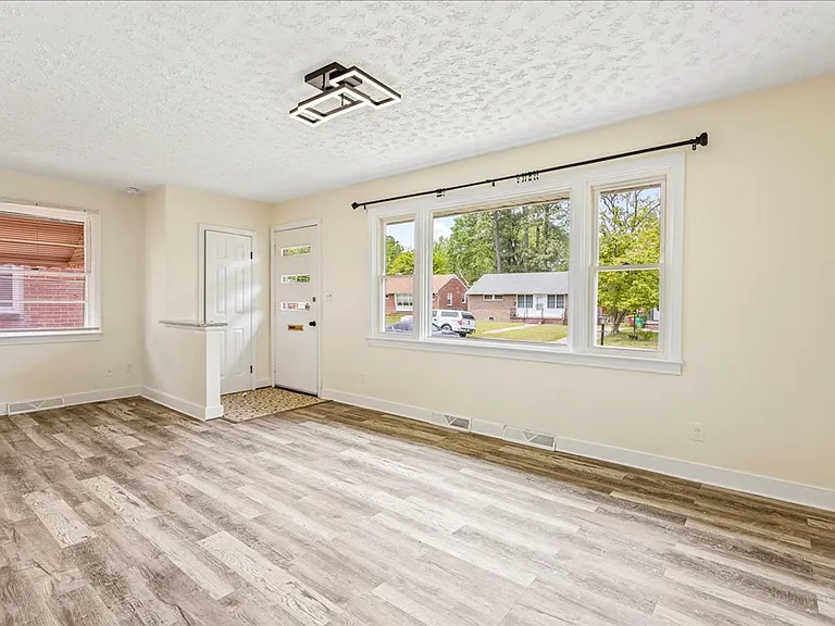 750 Hampton Rd — Photo 24