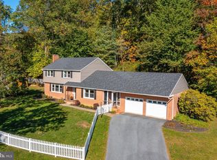 2337 Woodwick Rd, Lancaster, PA 17601