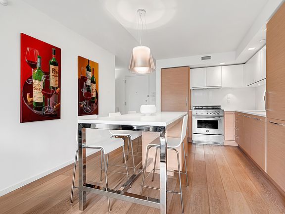 3rd image of 101 W 87th St APT 606