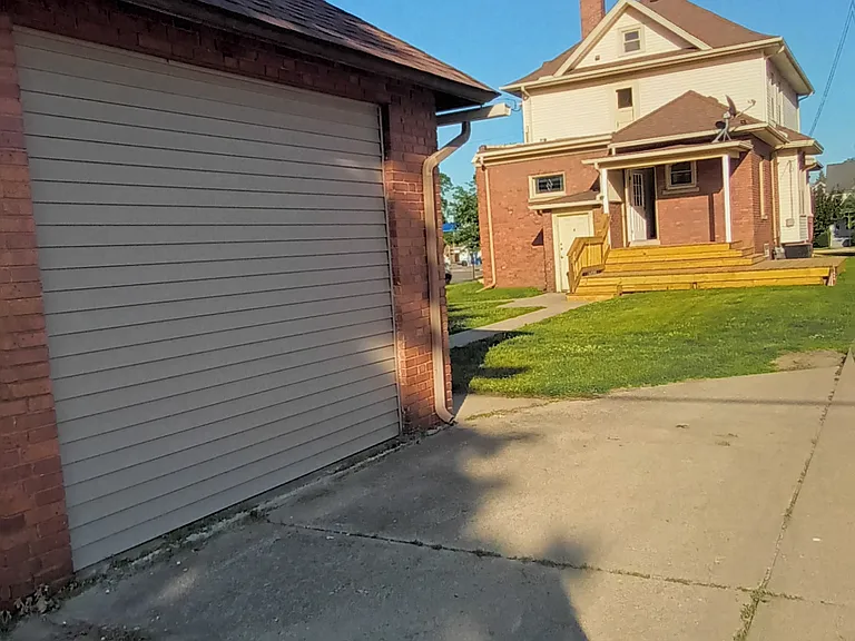 702 S Monroe St — Photo 46