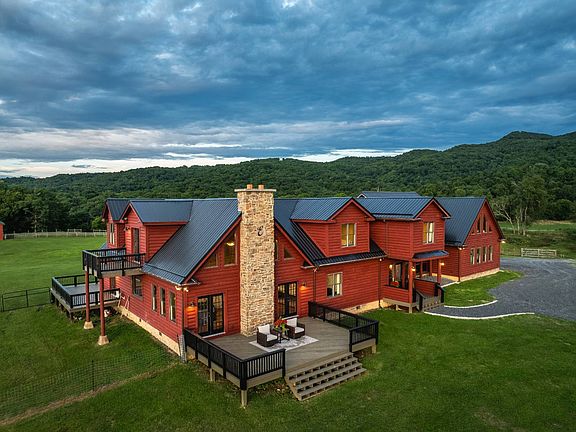 3rd image of 829 Skaggs Rd