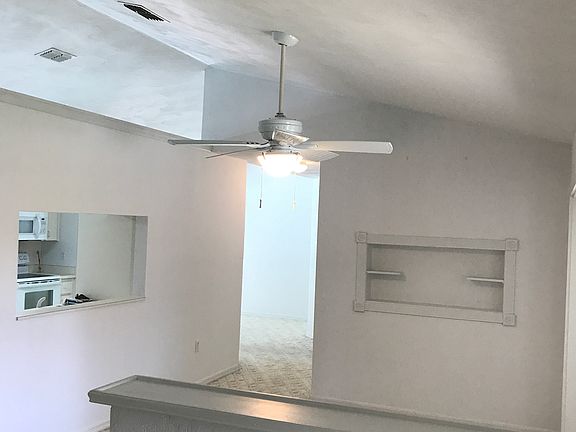 3rd image of 529 Sandy Oaks Blvd
