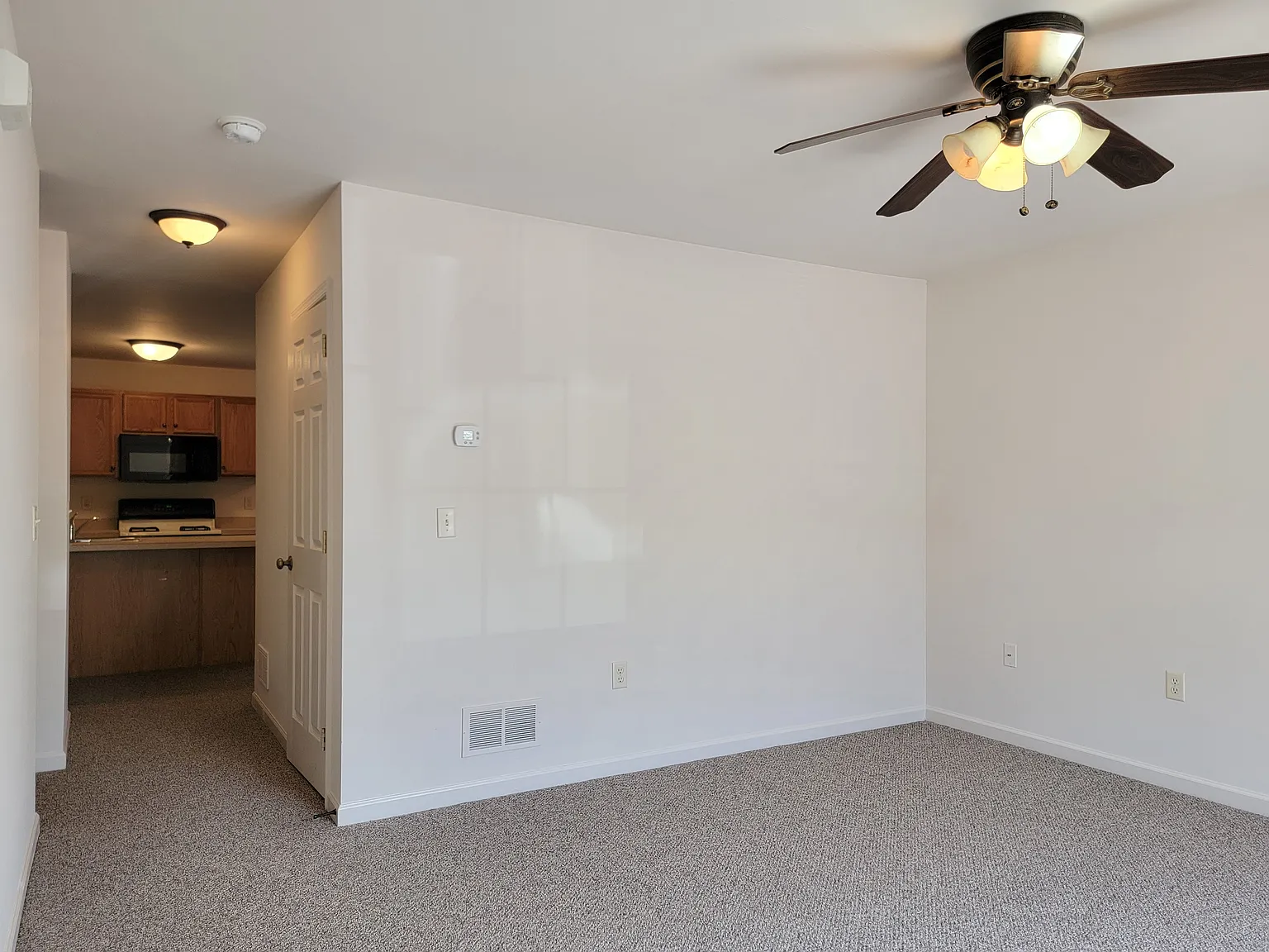 2 bed, 2.5 bath, 1520 sqft, $1,735 — Photo 4