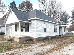 723 E Ash St, Taylorville, IL 62568
