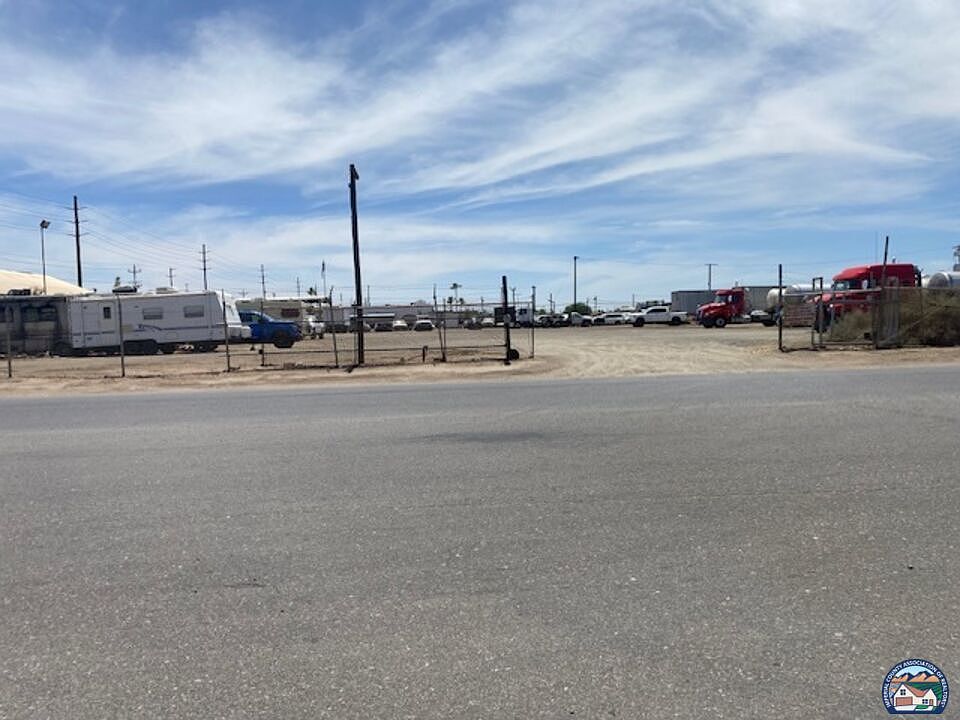 1st image of 493 E Commercial Ave