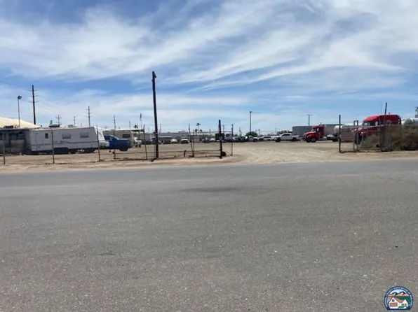 493 E Commercial Ave, El Centro, CA 92243