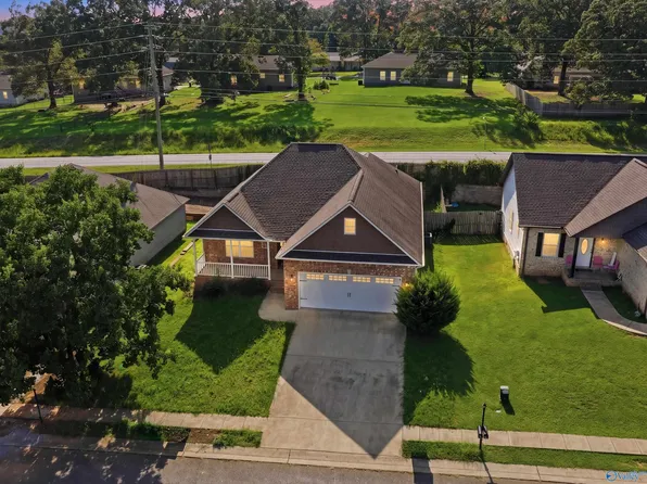 81 Cottage Ln, Lincoln, AL 35096