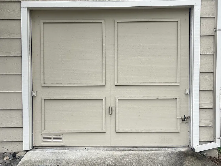 automated 1 car garage, also offers additional storage space. community offers additional parking